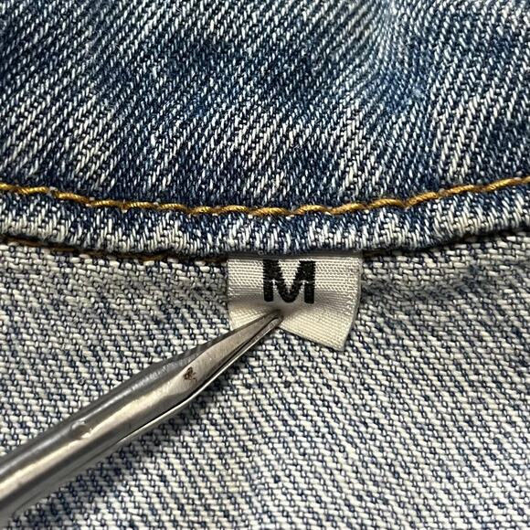 Levi’s Women’s Cropped Cut Off Denim Trucker Jacket Medium - Picture 3 of 6